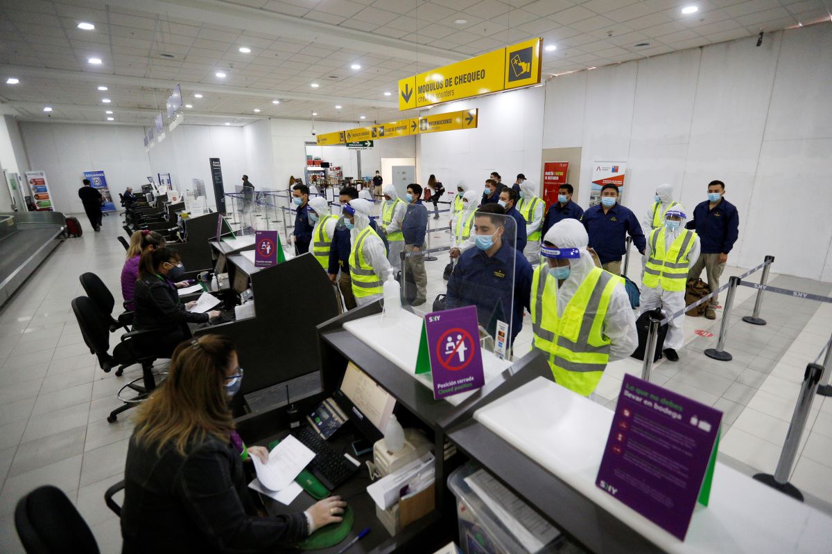 Expulsan A Ciudadanos Extranjeros Desde Iquique En Vuelo Comercial