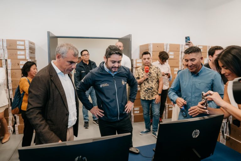 Salud municipal de Iquique renovó 434 computadores con fondos del Gobierno de Tarapacá